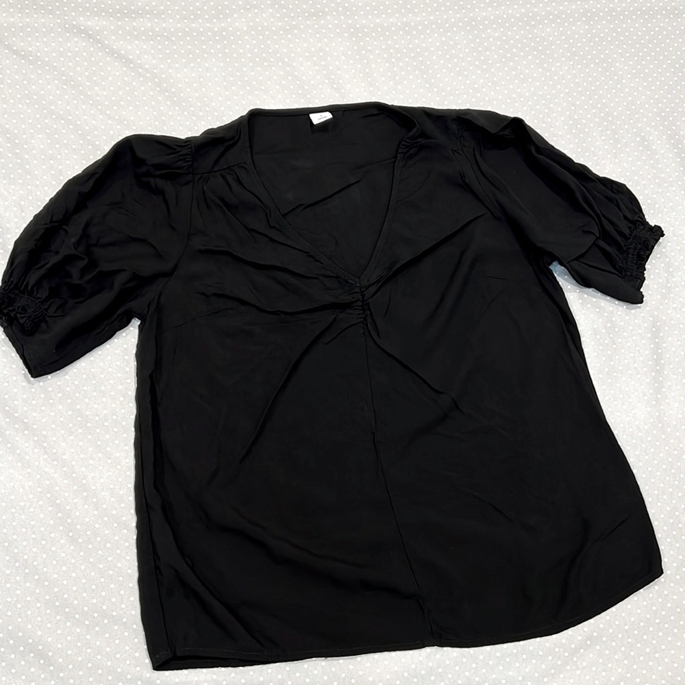 🖤 Old Navy Black V-Neck with Slight Puffed Sleeve Blouse in Size Small